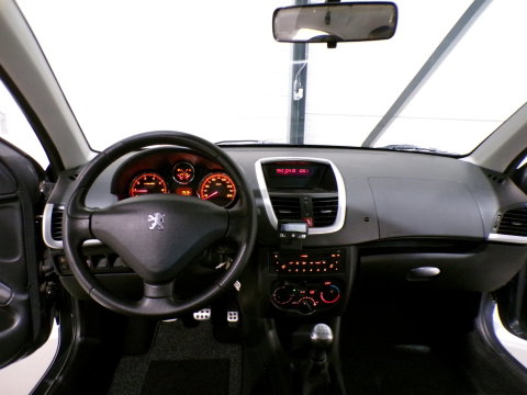 Peugeot 206+ 1.4 XS "Origineel NL!" Trekhaak Bluetooth Airco Garantie 4-seizoenen banden Nieuwe-APK ! Zeer nette & goede auto !