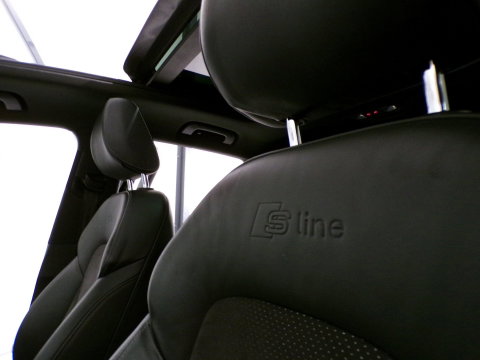 Audi Q3 2.0 TFSI Quattro S Line "Automaat" 2X S-Line Pano Stoelverwarming Xenon-LED 19"Velgen Navigatie Cruise-control Garantie
