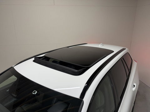 Volvo V60 2.0 T8 Twin Engine AWD R-Design Pano H/K 360° HUD Trekh.