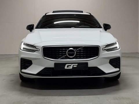 Volvo V60 2.0 T8 Twin Engine AWD R-Design Pano H/K 360° HUD Trekh.