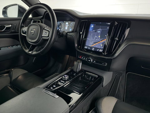 Volvo V60 2.0 T8 Twin Engine AWD R-Design Pano H/K 360° HUD Trekh.