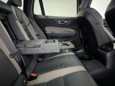 Volvo V60 2.0 T8 Twin Engine AWD R-Design Pano H/K 360° HUD Trekh.
