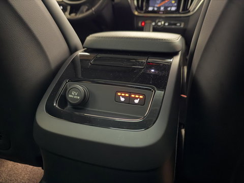 Volvo V60 2.0 T8 Twin Engine AWD R-Design Pano H/K 360° HUD Trekh.