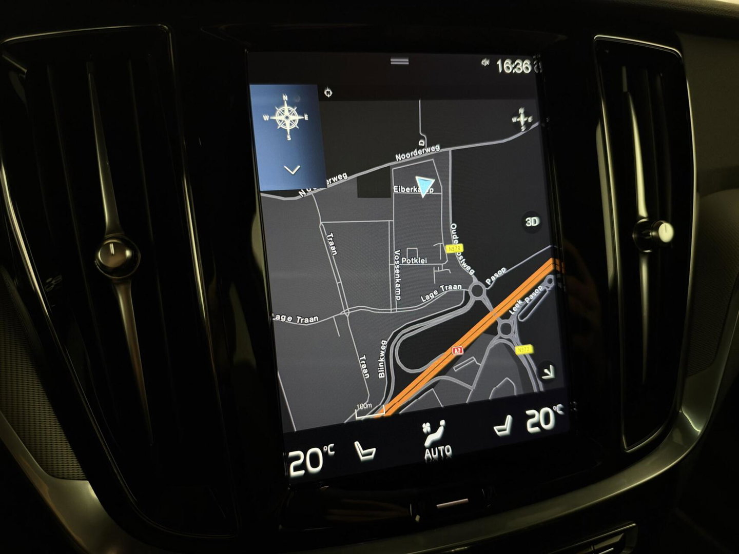 Volvo V60 2.0 T8 Twin Engine AWD R-Design Pano H/K 360° HUD Trekh.
