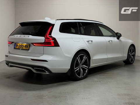 Volvo V60 2.0 T8 Twin Engine AWD R-Design Pano H/K 360° HUD Trekh.