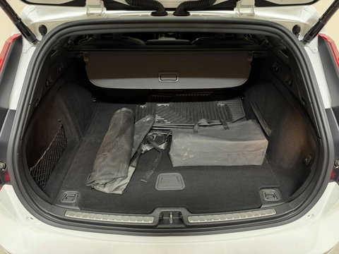 Volvo V60 2.0 T8 Twin Engine AWD R-Design Pano H/K 360° HUD Trekh.