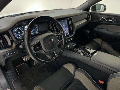 Volvo V60 2.0 T8 Twin Engine AWD R-Design Pano H/K 360° HUD Trekh.