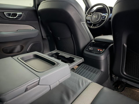 Volvo V60 2.0 T8 Twin Engine AWD R-Design Pano H/K 360° HUD Trekh.