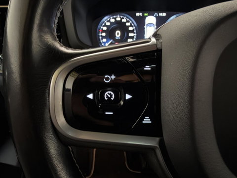 Volvo V60 2.0 T8 Twin Engine AWD R-Design Pano H/K 360° HUD Trekh.