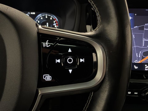 Volvo V60 2.0 T8 Twin Engine AWD R-Design Pano H/K 360° HUD Trekh.