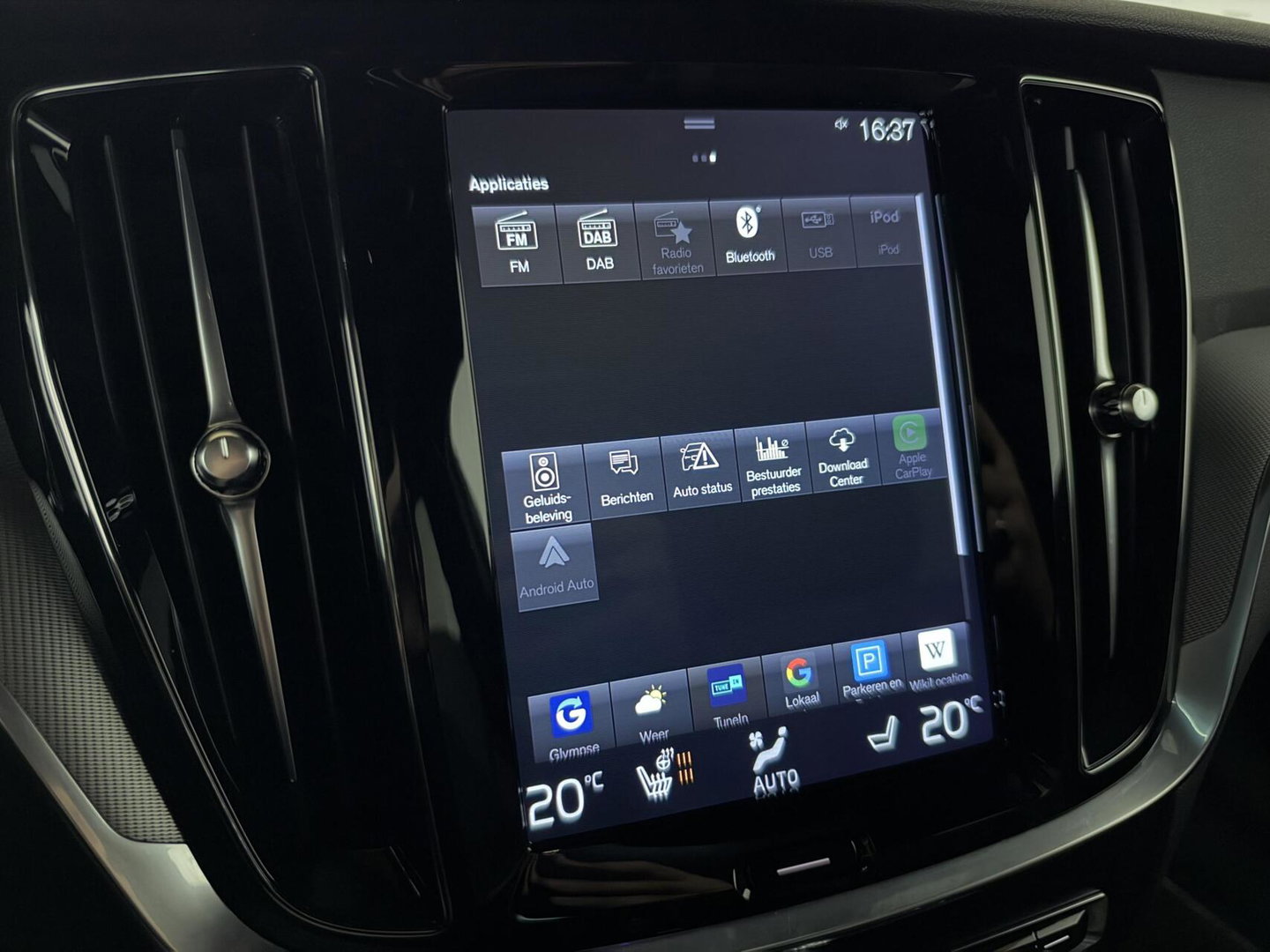 Volvo V60 2.0 T8 Twin Engine AWD R-Design Pano H/K 360° HUD Trekh.