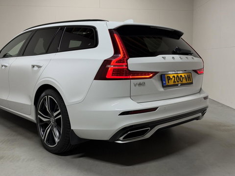 Volvo V60 2.0 T8 Twin Engine AWD R-Design Pano H/K 360° HUD Trekh.