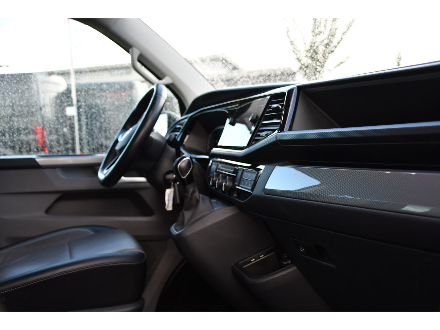 Volkswagen Transporter 2.0 TDI L2H1 30 DC Caravelle FULL OPTIONS! Adaptieve Cruise, Camera, Carplay, 2 x Schuifdeur, Leder, LED, 204pk, Automaat, Clima, Stoelverwarming, Uniek!