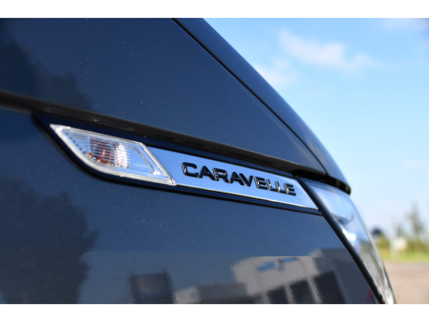 Volkswagen Transporter 2.0 TDI L2H1 30 DC Caravelle FULL OPTIONS! Adaptieve Cruise, Camera, Carplay, 2 x Schuifdeur, Leder, LED, 204pk, Automaat, Clima, Stoelverwarming, Uniek!