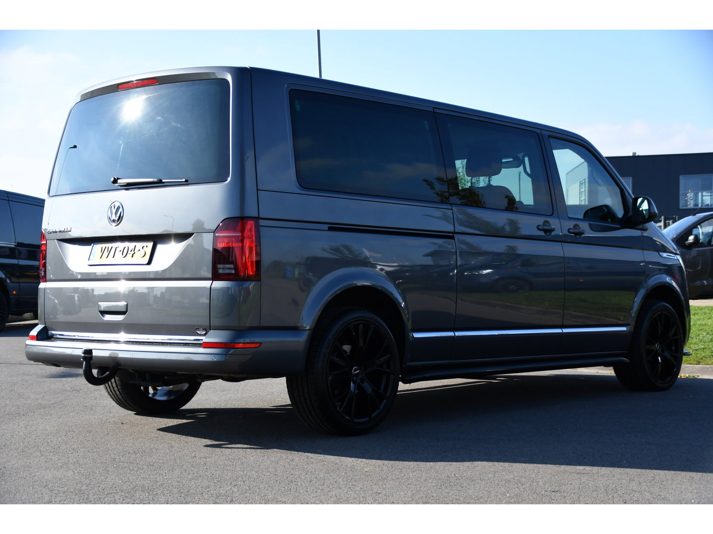 Volkswagen Transporter 2.0 TDI L2H1 30 DC Caravelle FULL OPTIONS! Adaptieve Cruise, Camera, Carplay, 2 x Schuifdeur, Leder, LED, 204pk, Automaat, Clima, Stoelverwarming, Uniek!