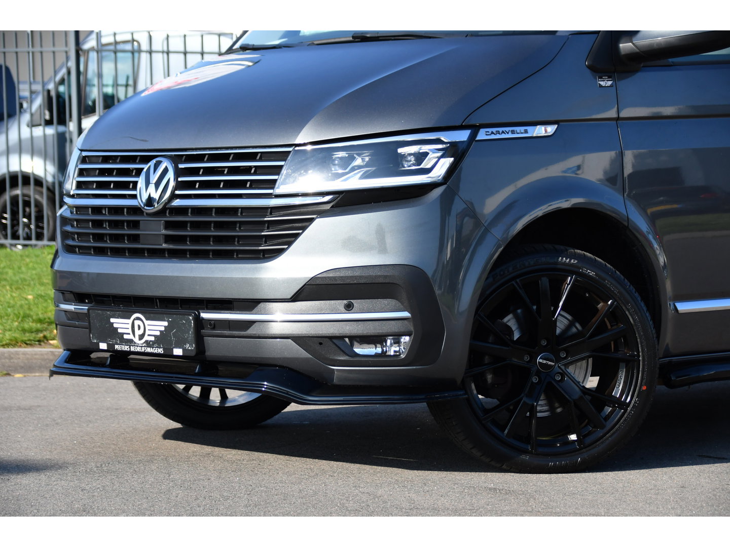 Volkswagen Transporter 2.0 TDI L2H1 30 DC Caravelle FULL OPTIONS! Adaptieve Cruise, Camera, Carplay, 2 x Schuifdeur, Leder, LED, 204pk, Automaat, Clima, Stoelverwarming, Uniek!