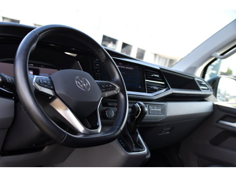 Volkswagen Transporter 2.0 TDI L2H1 30 DC Bulli Virtual, Adpatieve Cruise, Carplay, LED, Leder, Stoelverwarming, Trekhaak, Automaat, Uniek!