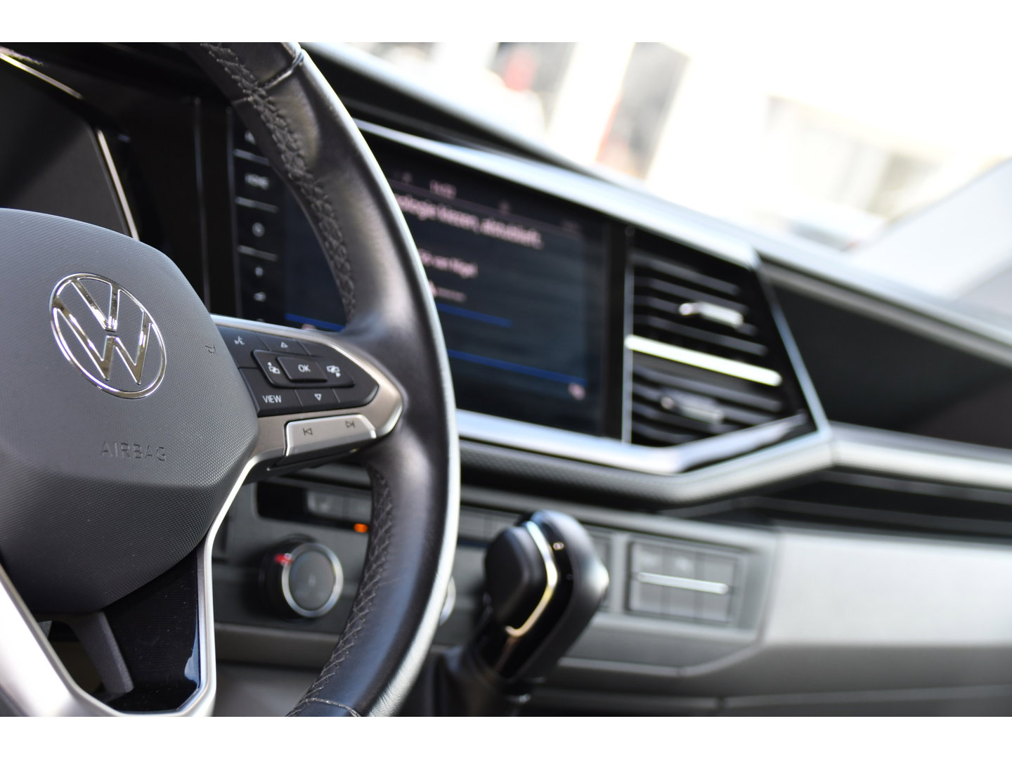 Volkswagen Transporter 2.0 TDI L2H1 30 DC Bulli Virtual, Adpatieve Cruise, Carplay, LED, Leder, Stoelverwarming, Trekhaak, Automaat, Uniek!