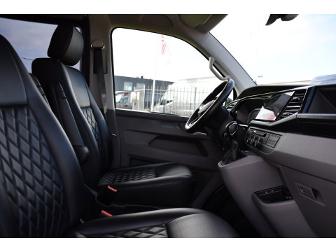 Volkswagen Transporter 2.0 TDI L2H1 30 DC Bulli Virtual, Adpatieve Cruise, Carplay, LED, Leder, Stoelverwarming, Trekhaak, Automaat, Uniek!