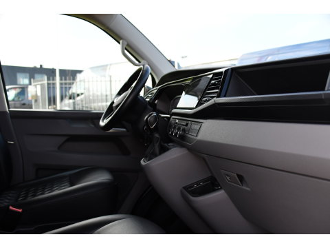 Volkswagen Transporter 2.0 TDI L2H1 30 DC Bulli Virtual, Adpatieve Cruise, Carplay, LED, Leder, Stoelverwarming, Trekhaak, Automaat, Uniek!