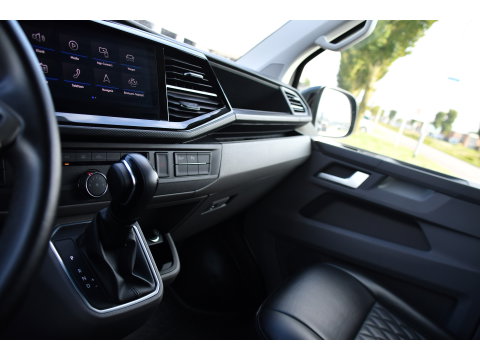 Volkswagen Transporter 2.0 TDI L2H1 30 DC Bulli Virtual, Adpatieve Cruise, Carplay, LED, Leder, Stoelverwarming, Trekhaak, Automaat, Uniek!