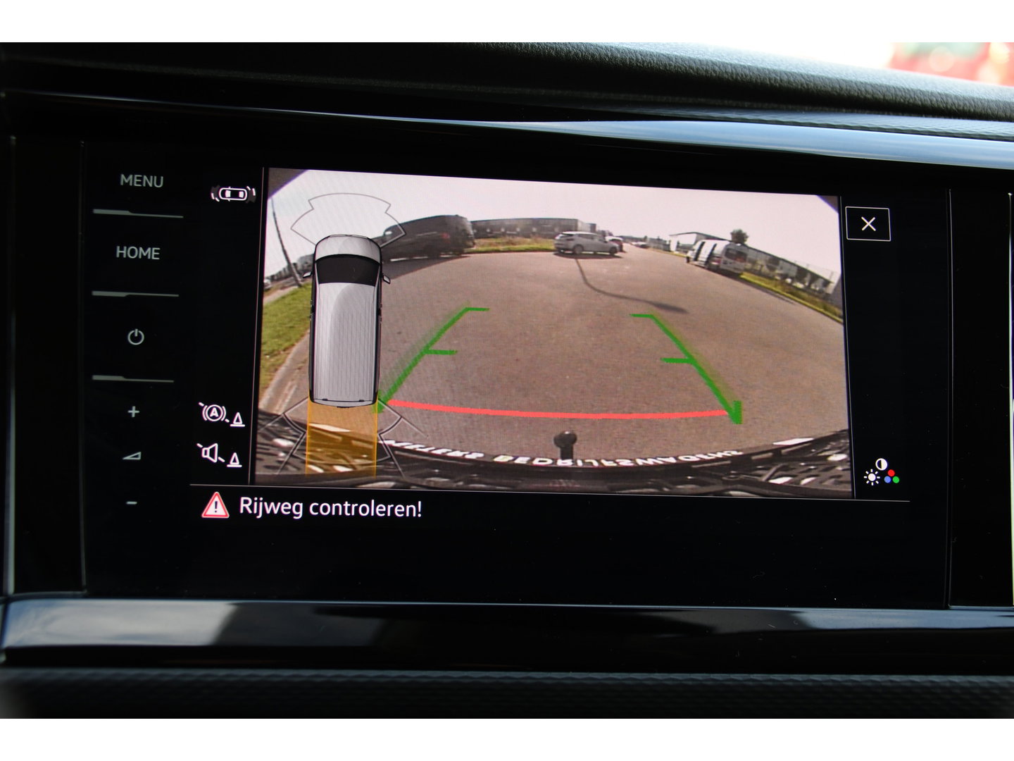 Volkswagen Transporter 2.0 TDI L2H1 30 DC Bulli Virtual, Adpatieve Cruise, Carplay, LED, Leder, Stoelverwarming, Trekhaak, Automaat, Uniek!