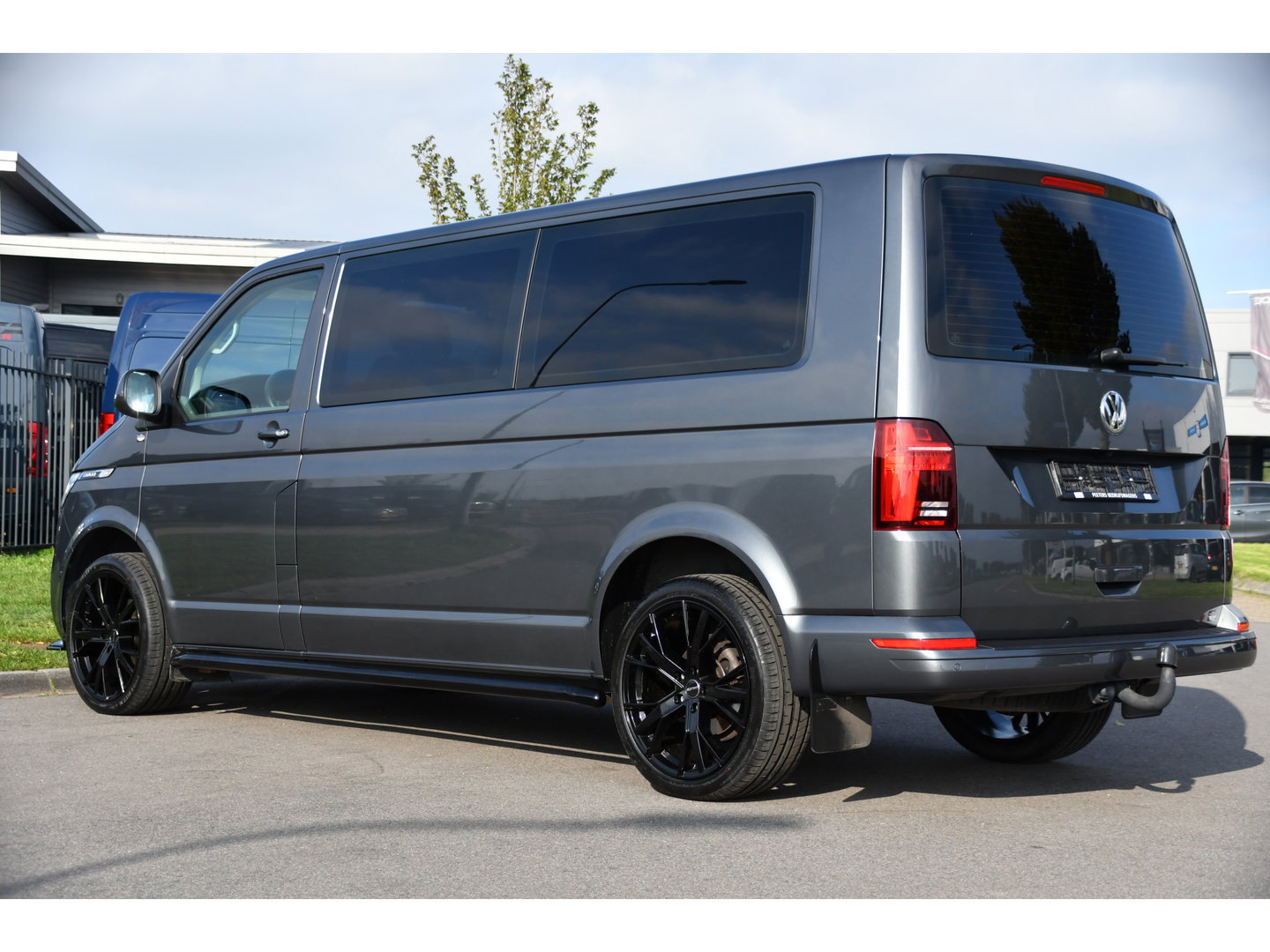 Volkswagen Transporter 2.0 TDI L2H1 30 DC Bulli Virtual, Adpatieve Cruise, Carplay, LED, Leder, Stoelverwarming, Trekhaak, Automaat, Uniek!