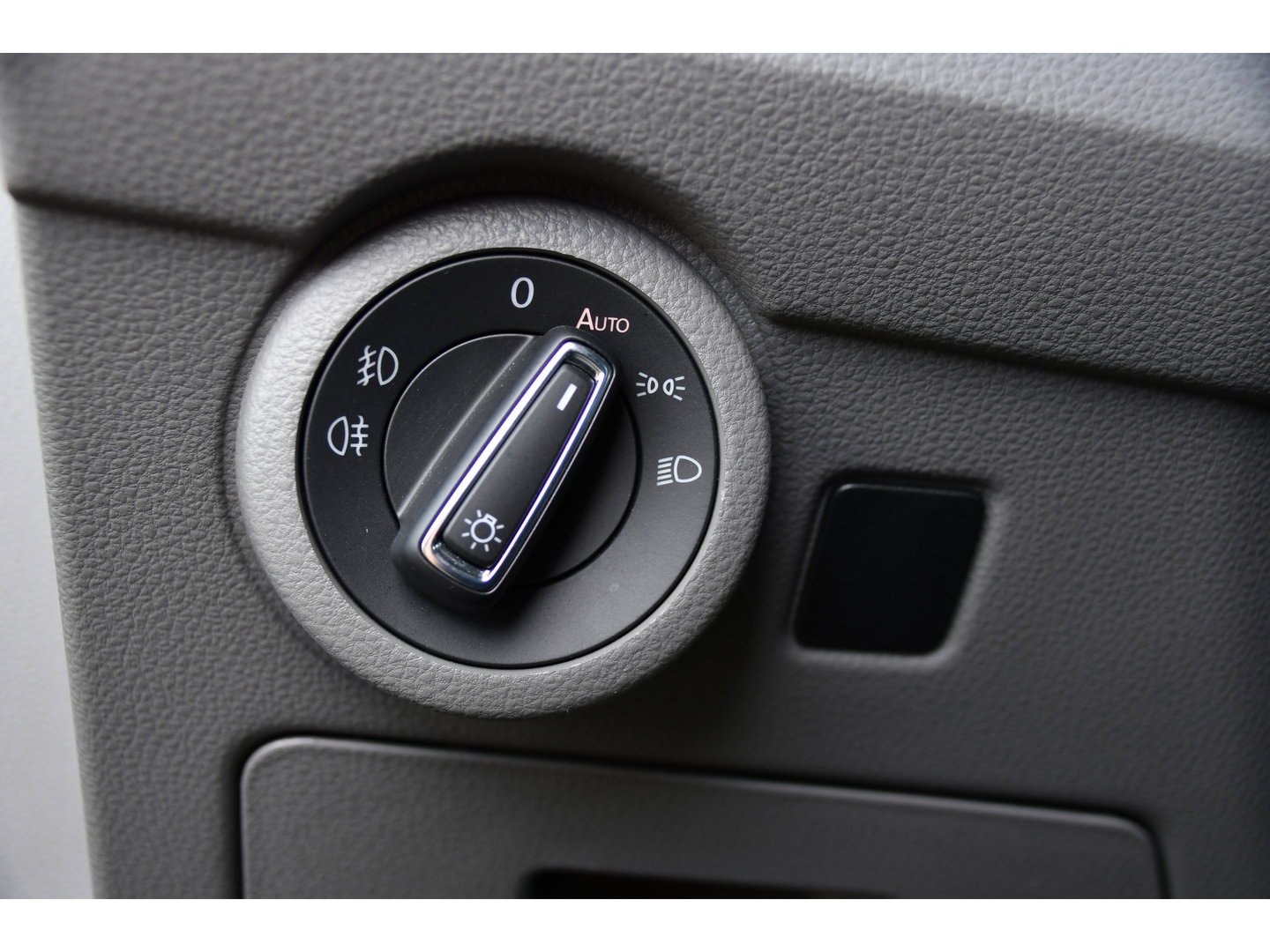 Volkswagen Transporter 2.0 TDI L2H1 30 DC Bulli Virtual, Adpatieve Cruise, Carplay, LED, Leder, Stoelverwarming, Trekhaak, Automaat, Uniek!