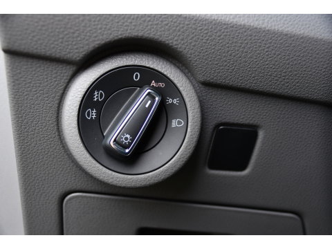 Volkswagen Transporter 2.0 TDI L2H1 30 DC Bulli Virtual, Adpatieve Cruise, Carplay, LED, Leder, Stoelverwarming, Trekhaak, Automaat, Uniek!