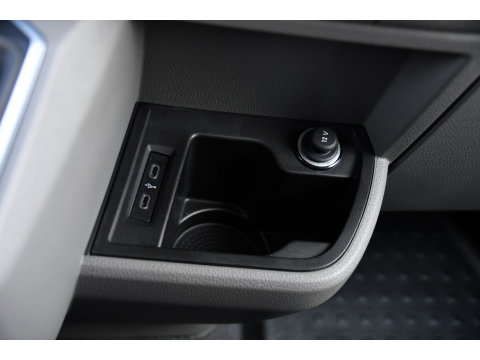 Volkswagen Transporter 2.0 TDI L2H1 30 DC Bulli Virtual, Adpatieve Cruise, Carplay, LED, Leder, Stoelverwarming, Trekhaak, Automaat, Uniek!