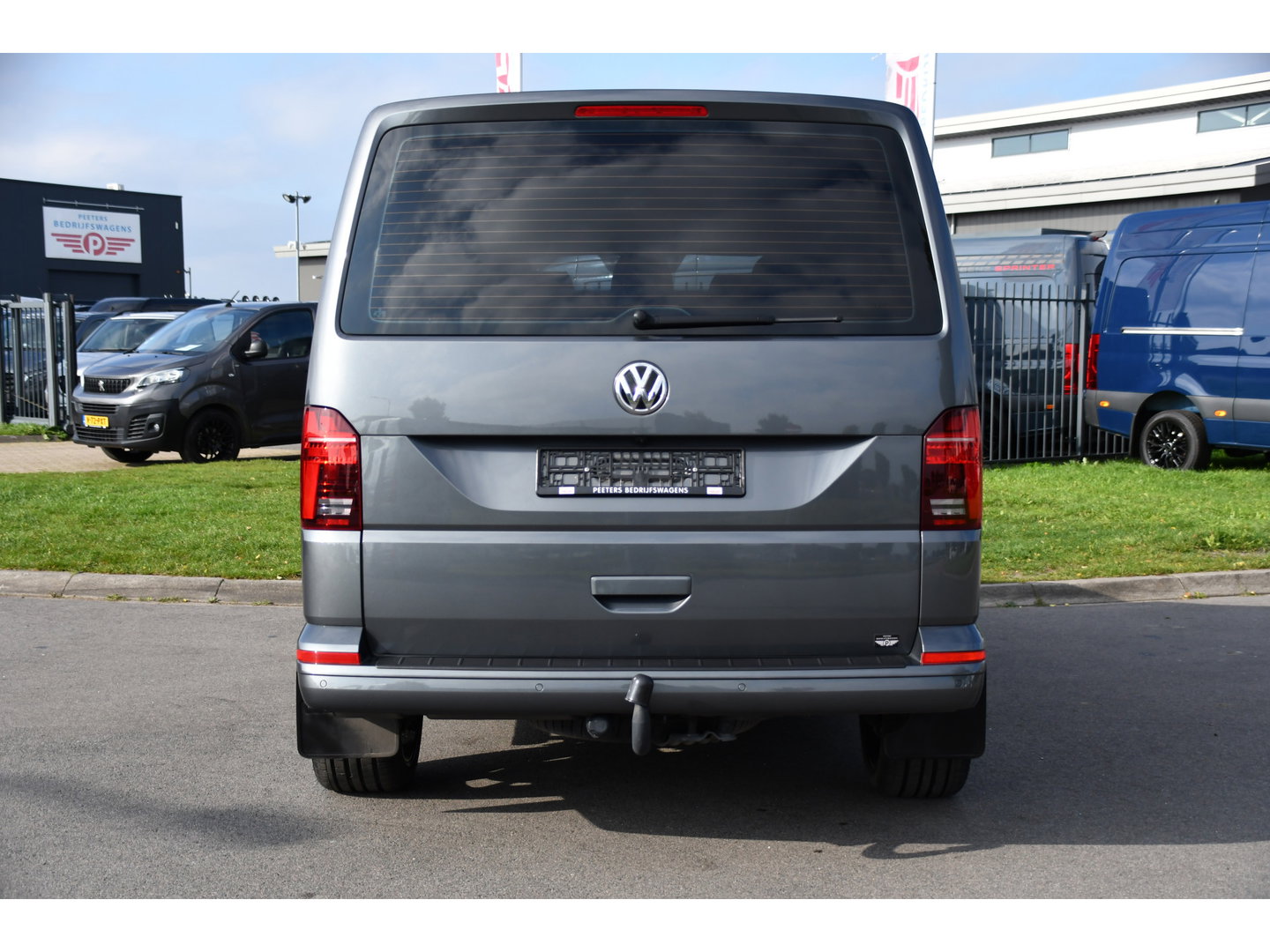 Volkswagen Transporter 2.0 TDI L2H1 30 DC Bulli Virtual, Adpatieve Cruise, Carplay, LED, Leder, Stoelverwarming, Trekhaak, Automaat, Uniek!