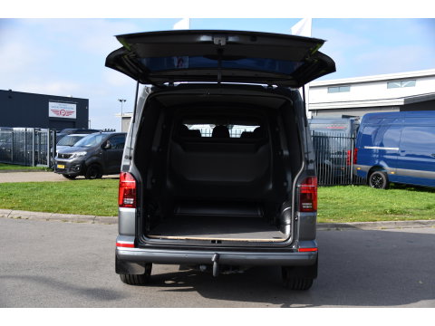 Volkswagen Transporter 2.0 TDI L2H1 30 DC Bulli Virtual, Adpatieve Cruise, Carplay, LED, Leder, Stoelverwarming, Trekhaak, Automaat, Uniek!