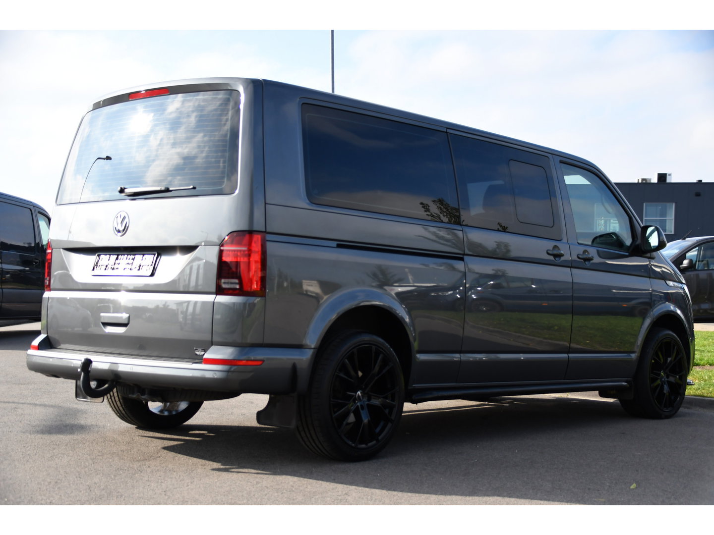 Volkswagen Transporter 2.0 TDI L2H1 30 DC Bulli Virtual, Adpatieve Cruise, Carplay, LED, Leder, Stoelverwarming, Trekhaak, Automaat, Uniek!