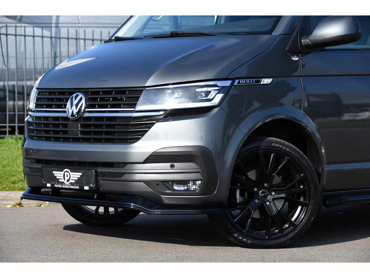 Volkswagen Transporter 2.0 TDI L2H1 30 DC Bulli Virtual, Adpatieve Cruise, Carplay, LED, Leder, Stoelverwarming, Trekhaak, Automaat, Uniek!