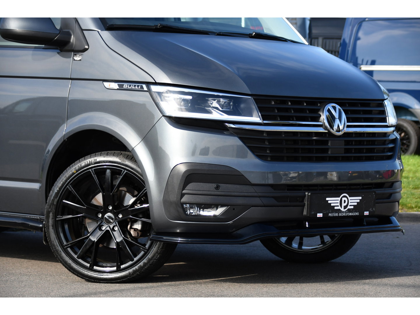 Volkswagen Transporter 2.0 TDI L2H1 30 DC Bulli Virtual, Adpatieve Cruise, Carplay, LED, Leder, Stoelverwarming, Trekhaak, Automaat, Uniek!