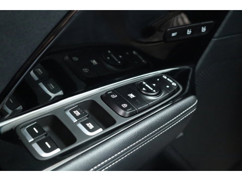 Kia e-Niro 64 kWh | SOH 100% | Rijklaar! | Leder | Stoelventilatie | Camera | Adapt. Cruise | All Seasons