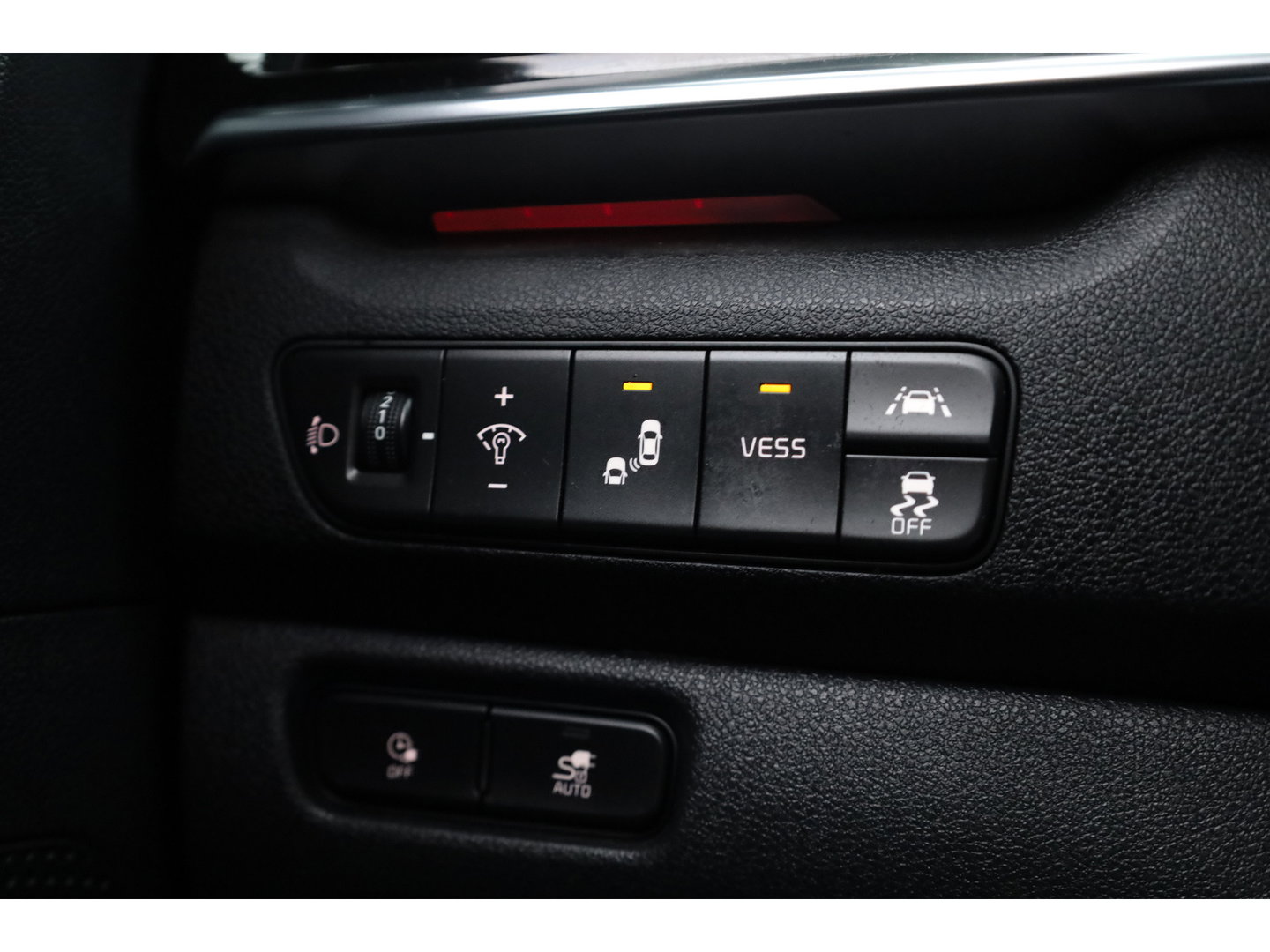 Kia e-Niro 64 kWh | SOH 100% | Rijklaar! | Leder | Stoelventilatie | Camera | Adapt. Cruise | All Seasons