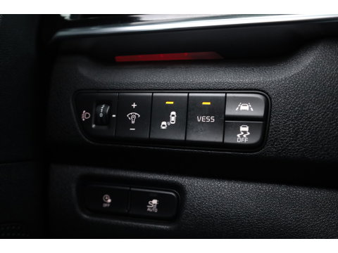 Kia e-Niro 64 kWh | SOH 100% | Rijklaar! | Leder | Stoelventilatie | Camera | Adapt. Cruise | All Seasons