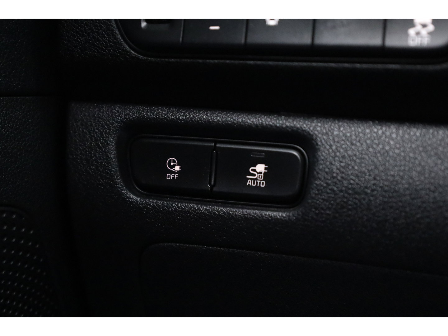 Kia e-Niro 64 kWh | SOH 100% | Rijklaar! | Leder | Stoelventilatie | Camera | Adapt. Cruise | All Seasons