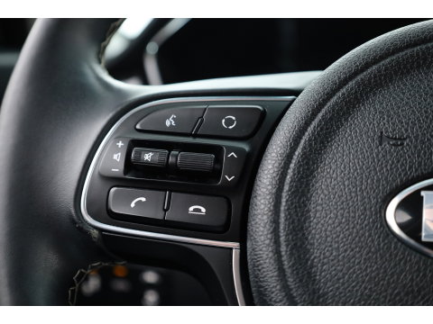 Kia e-Niro 64 kWh | SOH 100% | Rijklaar! | Leder | Stoelventilatie | Camera | Adapt. Cruise | All Seasons