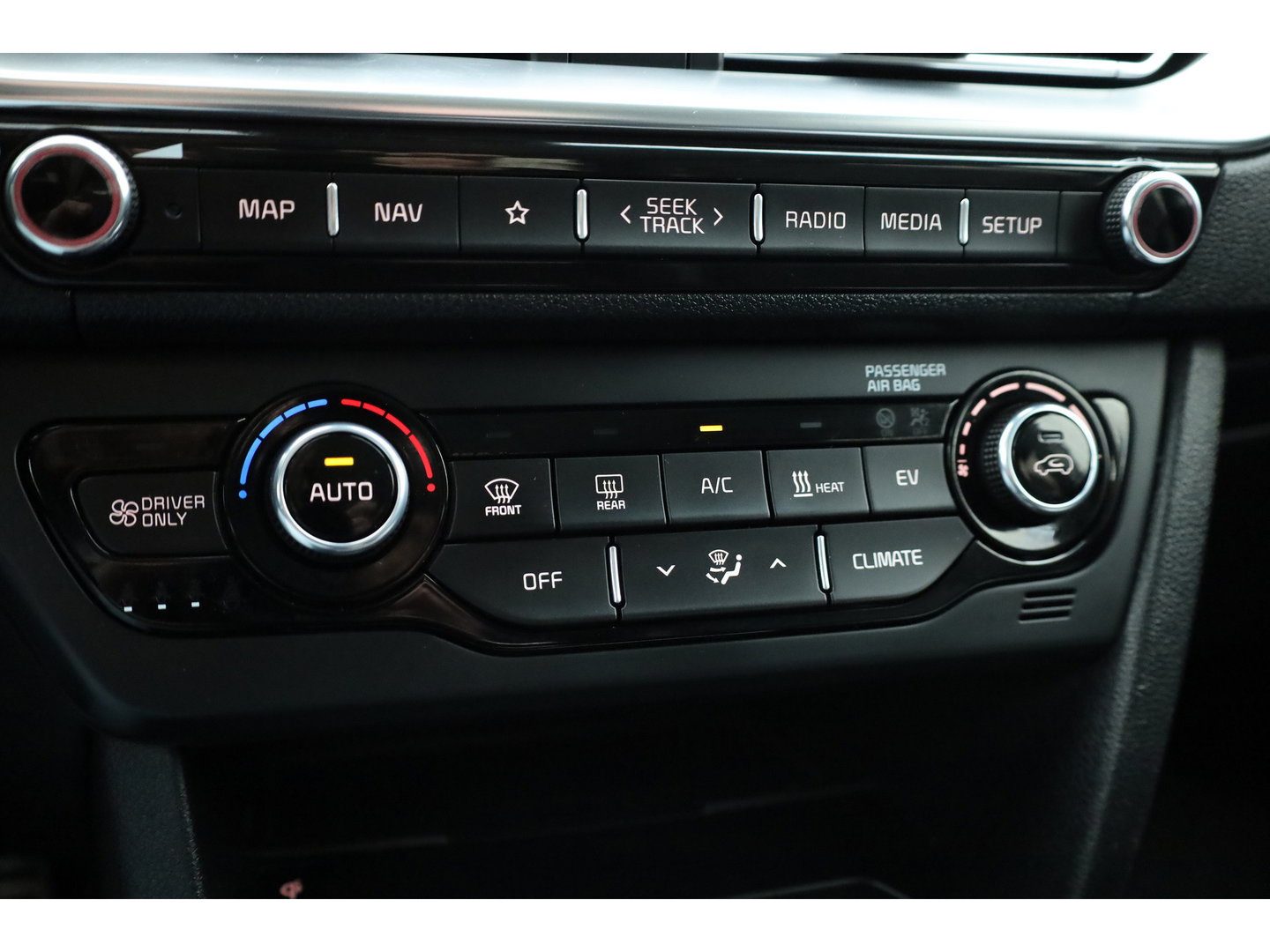 Kia e-Niro 64 kWh | SOH 100% | Rijklaar! | Leder | Stoelventilatie | Camera | Adapt. Cruise | All Seasons