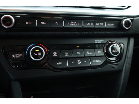 Kia e-Niro 64 kWh | SOH 100% | Rijklaar! | Leder | Stoelventilatie | Camera | Adapt. Cruise | All Seasons