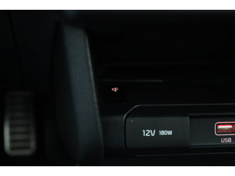 Kia e-Niro 64 kWh | SOH 100% | Rijklaar! | Leder | Stoelventilatie | Camera | Adapt. Cruise | All Seasons