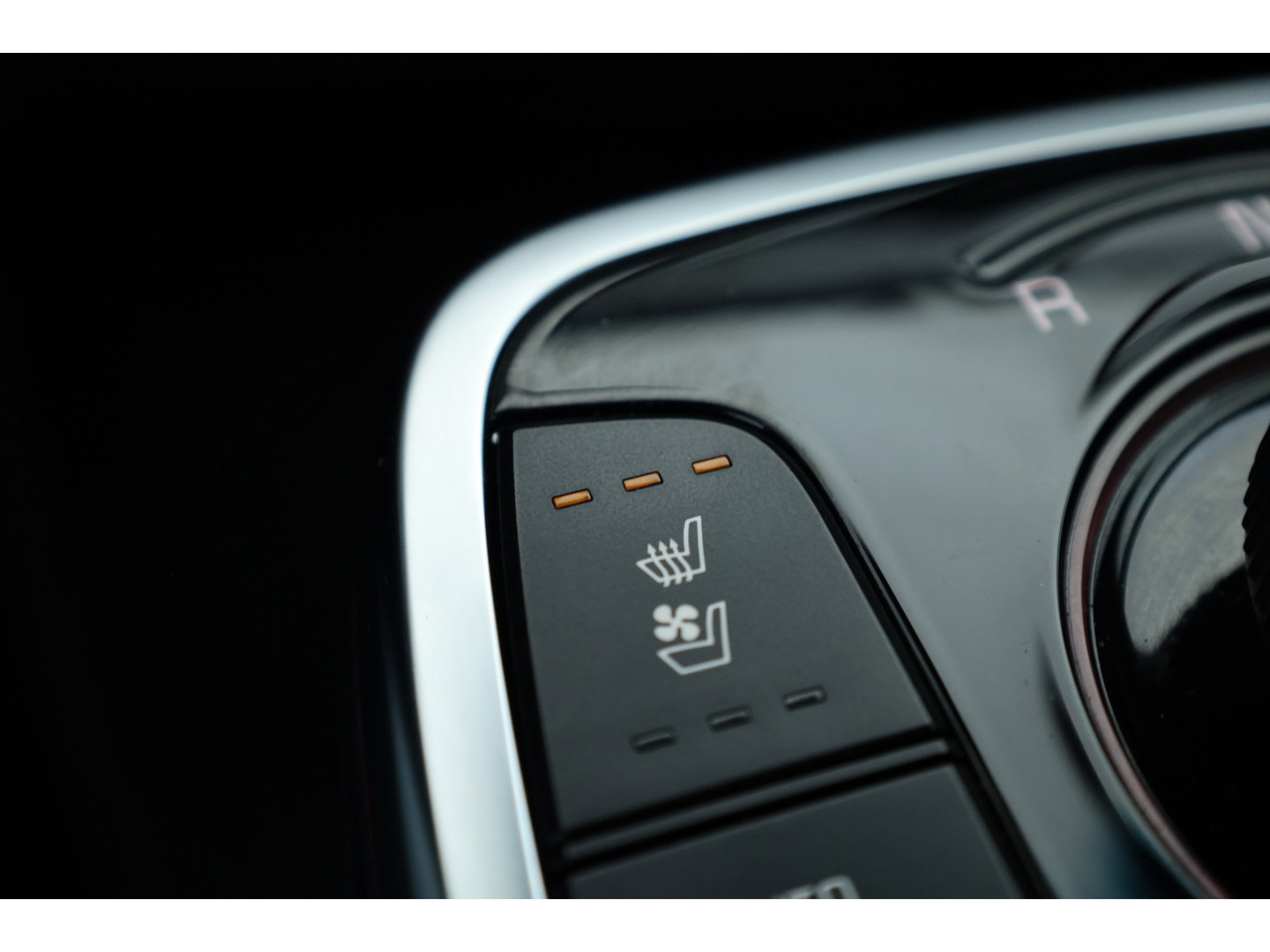 Kia e-Niro 64 kWh | SOH 100% | Rijklaar! | Leder | Stoelventilatie | Camera | Adapt. Cruise | All Seasons