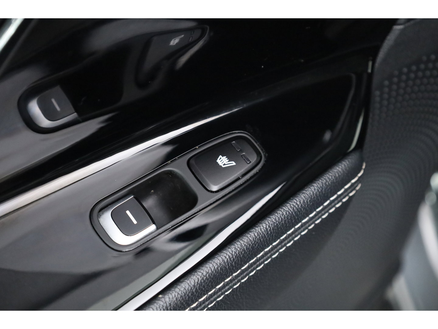 Kia e-Niro 64 kWh | SOH 100% | Rijklaar! | Leder | Stoelventilatie | Camera | Adapt. Cruise | All Seasons