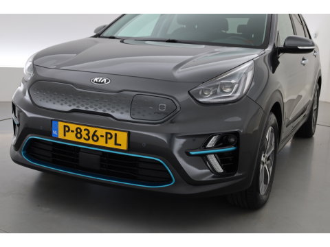 Kia e-Niro 64 kWh | SOH 100% | Rijklaar! | Leder | Stoelventilatie | Camera | Adapt. Cruise | All Seasons