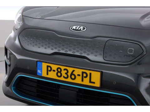 Kia e-Niro 64 kWh | SOH 100% | Rijklaar! | Leder | Stoelventilatie | Camera | Adapt. Cruise | All Seasons