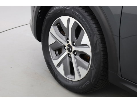 Kia e-Niro 64 kWh | SOH 100% | Rijklaar! | Leder | Stoelventilatie | Camera | Adapt. Cruise | All Seasons