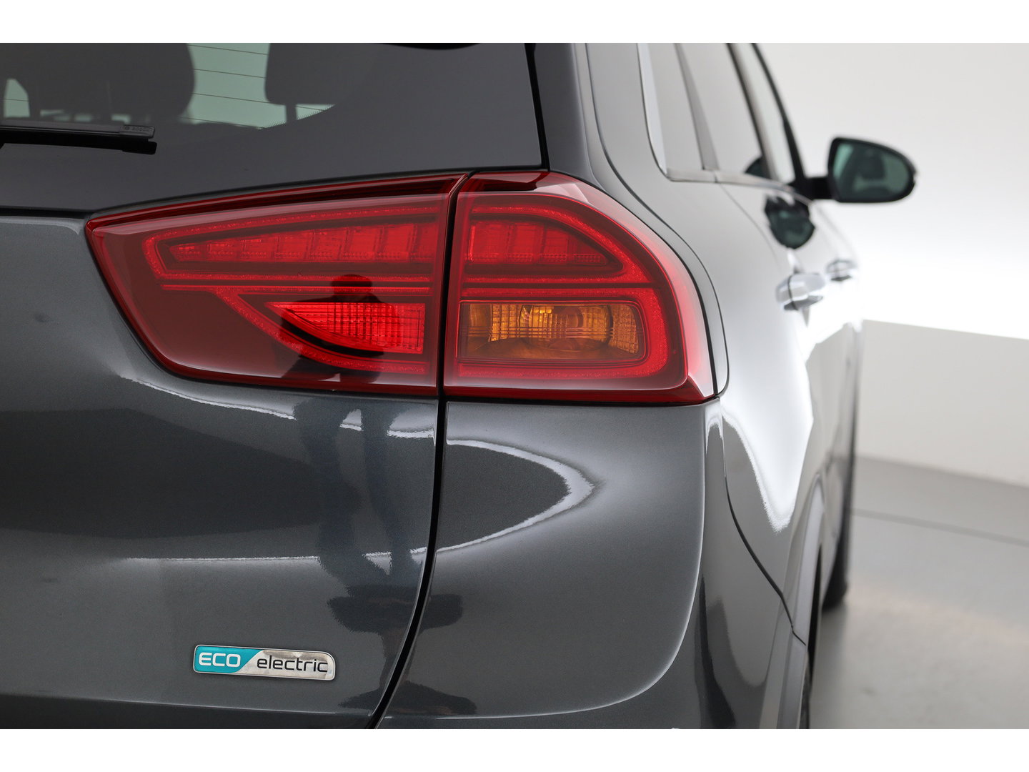 Kia e-Niro 64 kWh | SOH 100% | Rijklaar! | Leder | Stoelventilatie | Camera | Adapt. Cruise | All Seasons