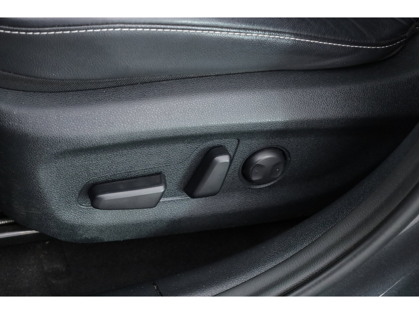 Kia e-Niro 64 kWh | SOH 100% | Rijklaar! | Leder | Stoelventilatie | Camera | Adapt. Cruise | All Seasons